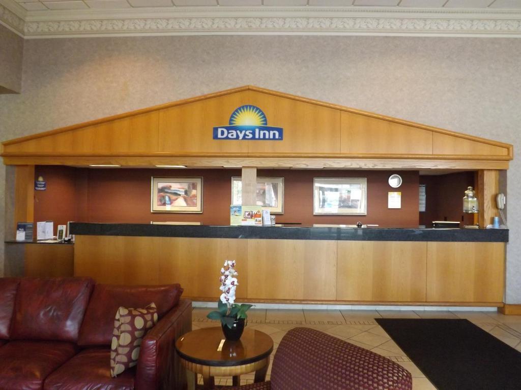 Days Inn By Wyndham Rock Falls Exterior photo